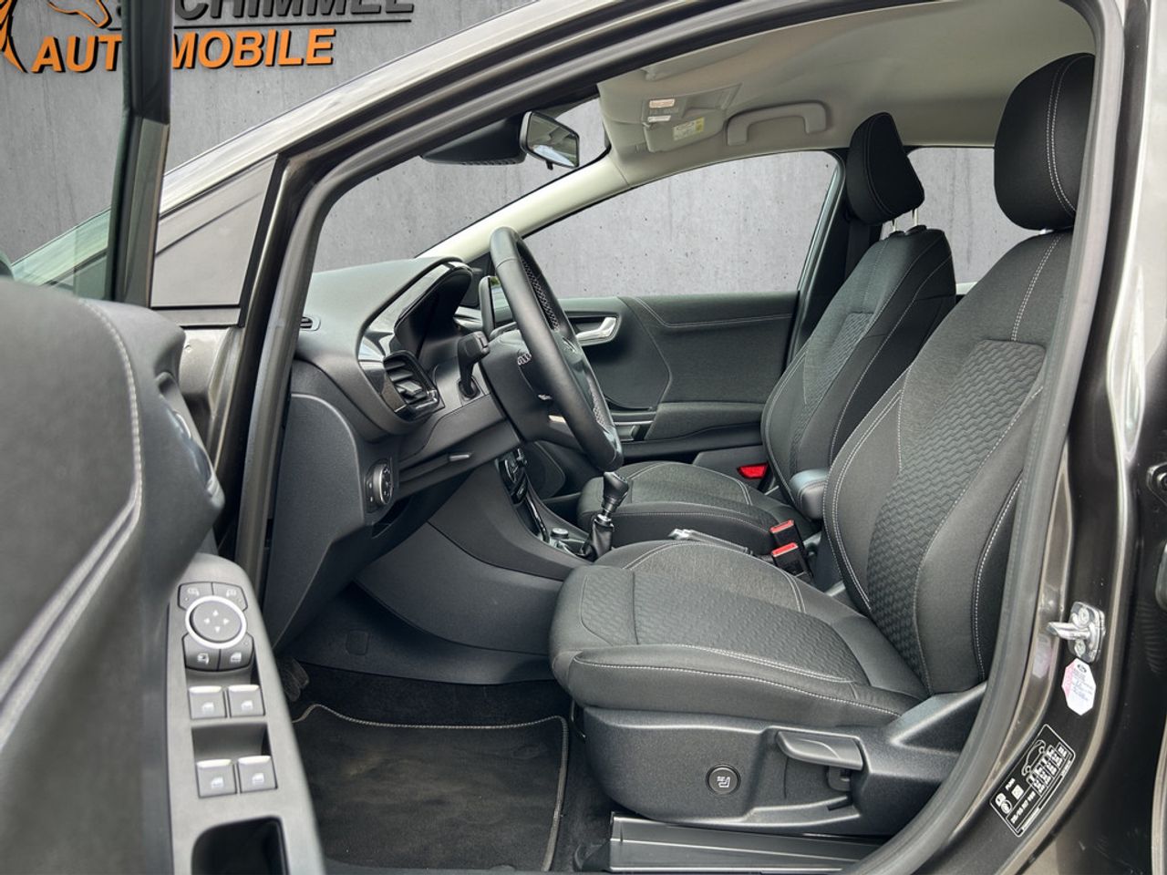 https://csb-strapi-files.fsn1.your-objectstorage.com/inventory-cars/images/8eba503a5423ed28ae966e764378ac7258d444da/9_1280_5759.jpg