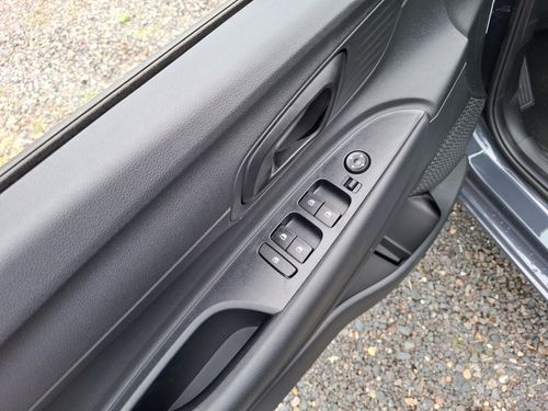 https://csb-strapi-files.fsn1.your-objectstorage.com/inventory-cars/images/8f3d956ffe80460cdc3ca712376741048e057122/13_500_4415.jpg