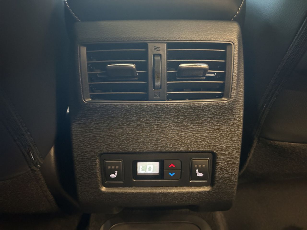 https://csb-strapi-files.fsn1.your-objectstorage.com/inventory-cars/images/8f4e8e9b90ad7aca1b056940b04a83aaa954db10/21_1280_7981.jpg