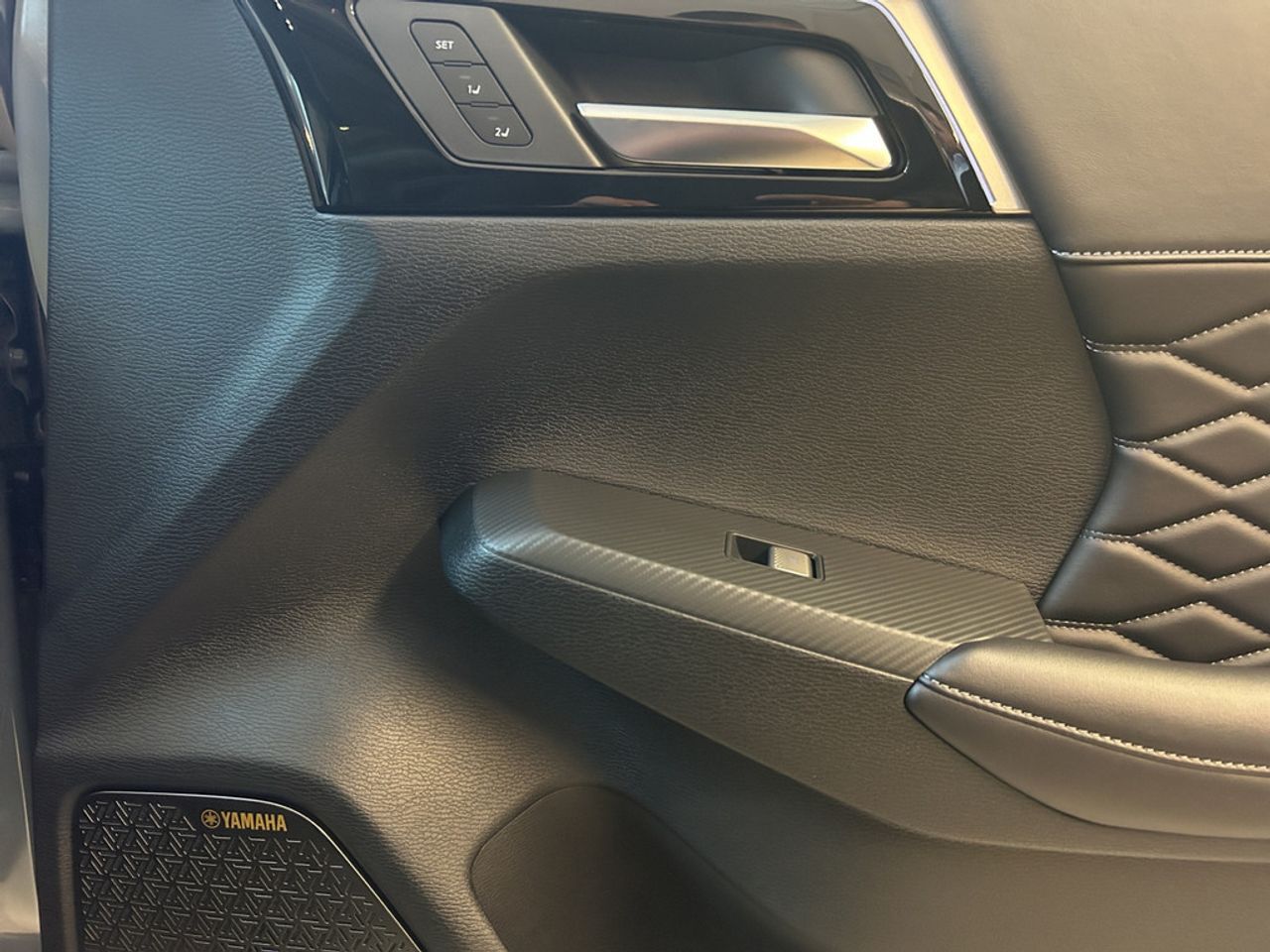 https://csb-strapi-files.fsn1.your-objectstorage.com/inventory-cars/images/8f4e8e9b90ad7aca1b056940b04a83aaa954db10/22_1280_3983.jpg