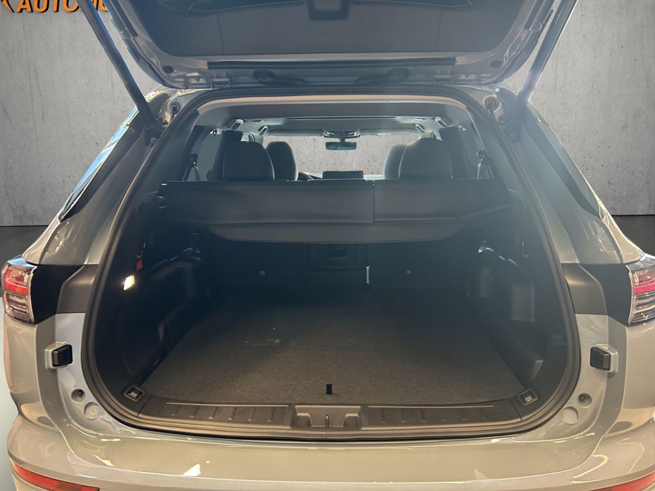 https://csb-strapi-files.fsn1.your-objectstorage.com/inventory-cars/images/8f4e8e9b90ad7aca1b056940b04a83aaa954db10/5_1280_7303.jpg