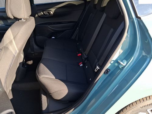 https://csb-strapi-files.fsn1.your-objectstorage.com/inventory-cars/images/917c77cb5f8e27e84d9bcfd8e2dd105afde7ef84/12_500_4127.jpg