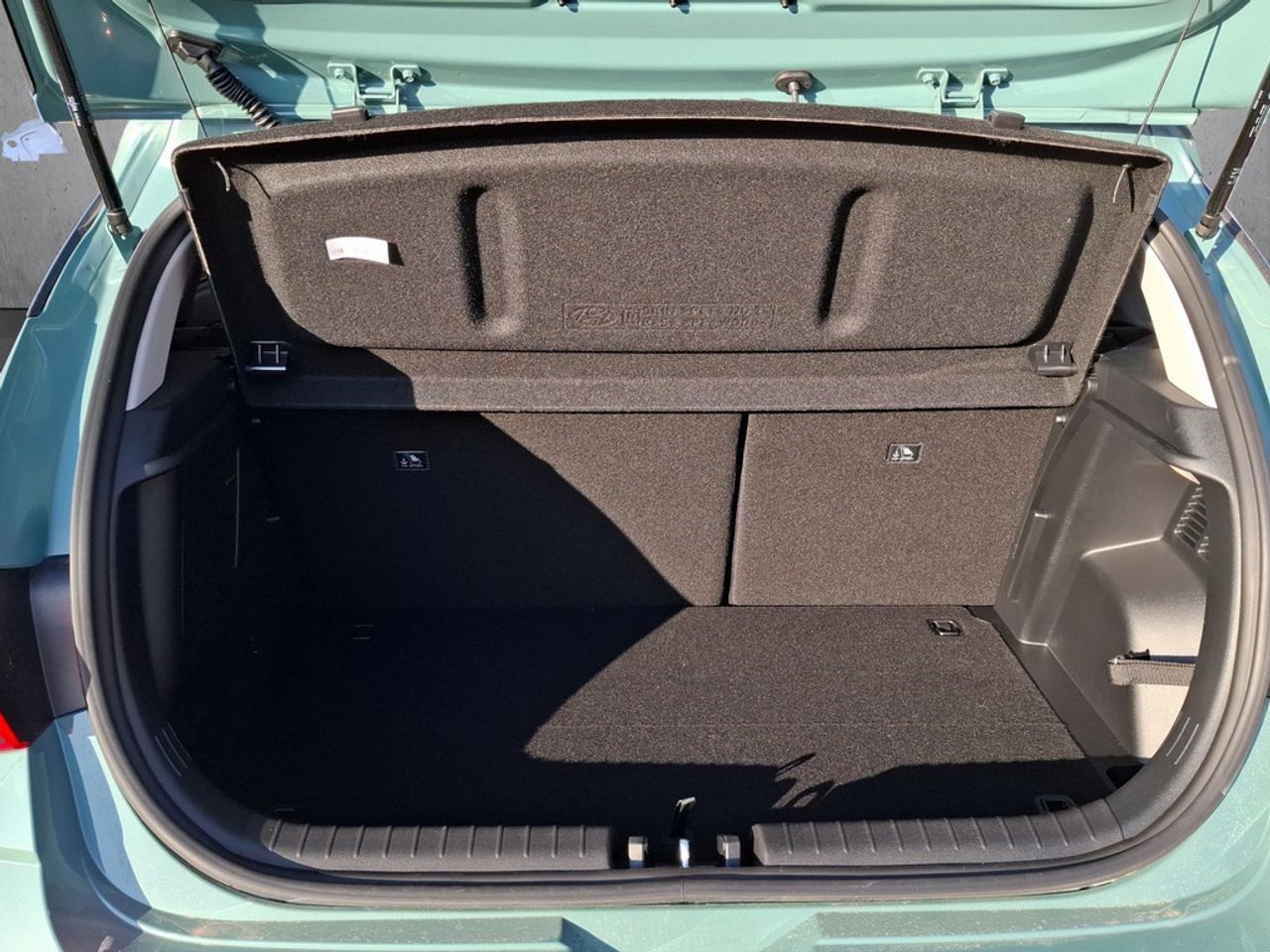 https://csb-strapi-files.fsn1.your-objectstorage.com/inventory-cars/images/917c77cb5f8e27e84d9bcfd8e2dd105afde7ef84/16_1280_6113.jpg