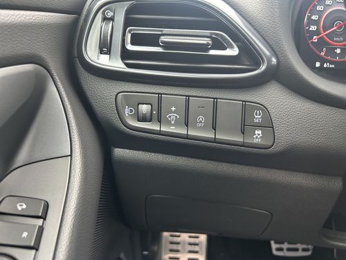 https://csb-strapi-files.fsn1.your-objectstorage.com/inventory-cars/images/920a516c7f48e9ec7a41a9a1406677ac1aa51812/18_500_3530.jpg