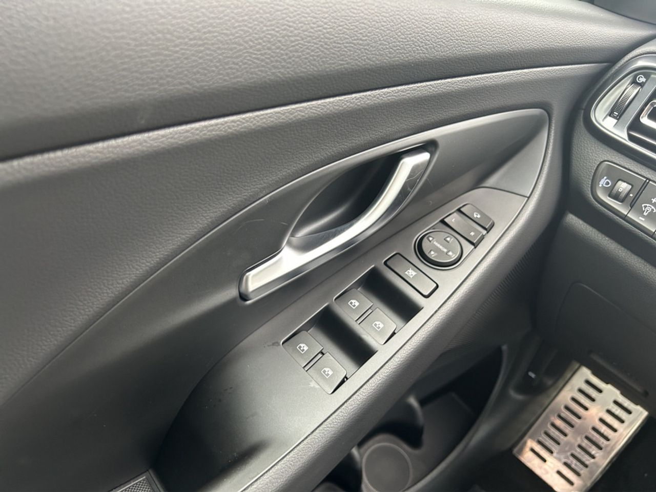 https://csb-strapi-files.fsn1.your-objectstorage.com/inventory-cars/images/920a516c7f48e9ec7a41a9a1406677ac1aa51812/19_1280_3605.jpg