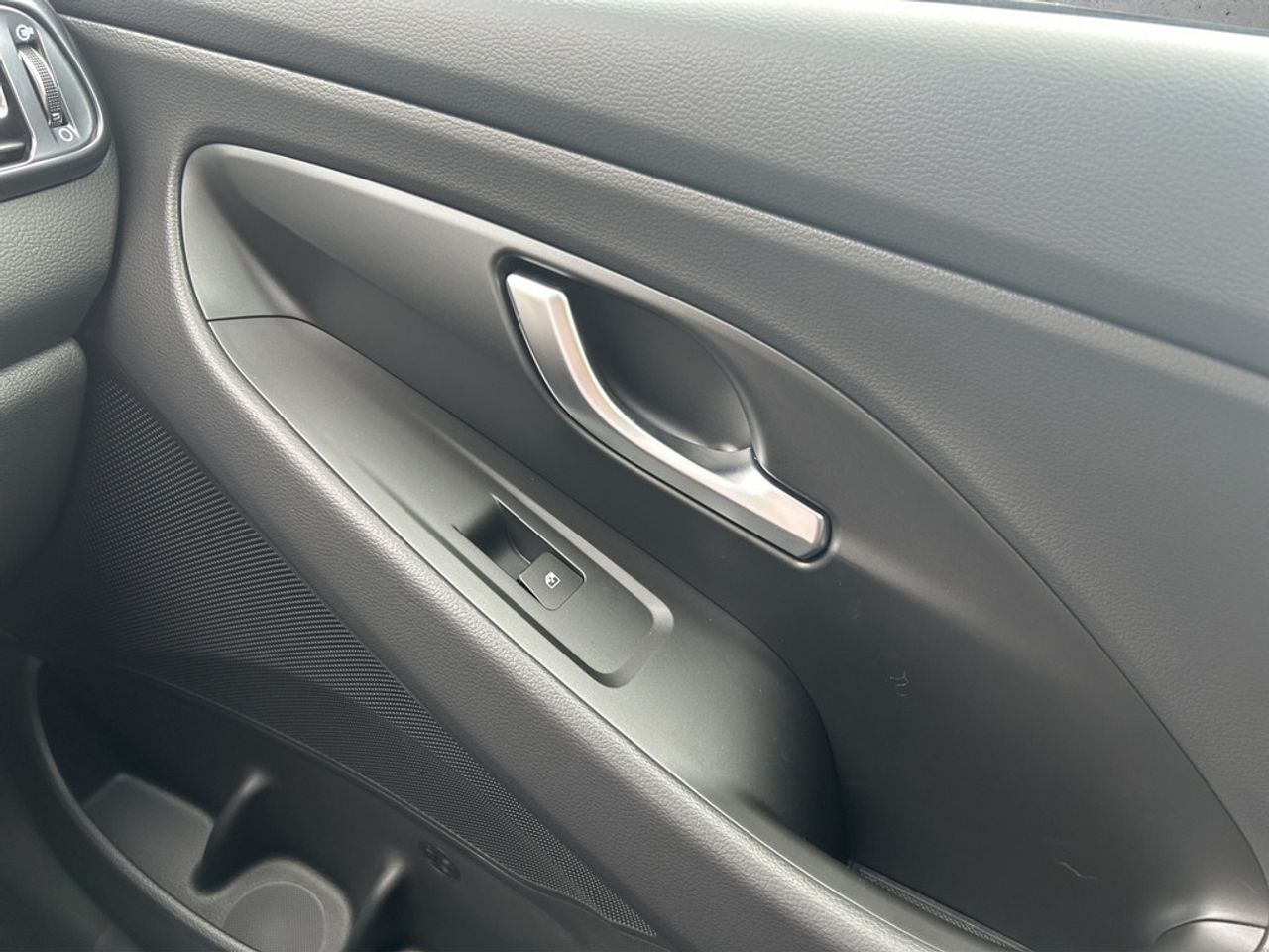 https://csb-strapi-files.fsn1.your-objectstorage.com/inventory-cars/images/920a516c7f48e9ec7a41a9a1406677ac1aa51812/34_1280_7518.jpg