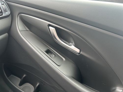 https://csb-strapi-files.fsn1.your-objectstorage.com/inventory-cars/images/920a516c7f48e9ec7a41a9a1406677ac1aa51812/34_500_1662.jpg