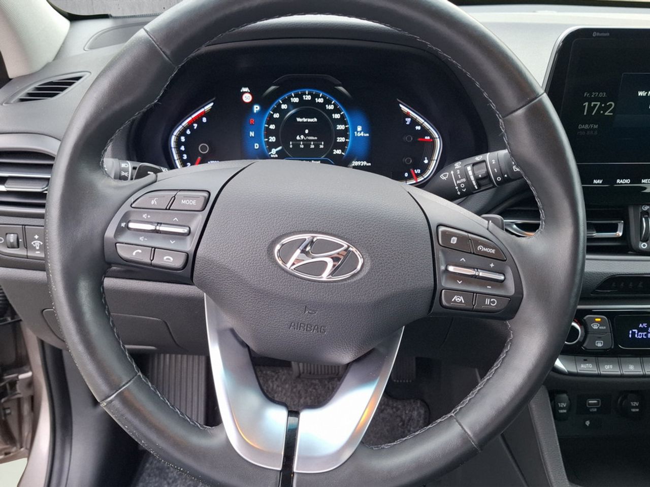https://csb-strapi-files.fsn1.your-objectstorage.com/inventory-cars/images/92c2411b80b08e2cdccd696a801633328da23bab/10_1280_3289.jpg