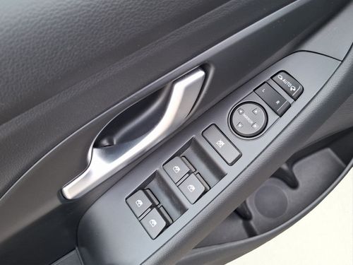 https://csb-strapi-files.fsn1.your-objectstorage.com/inventory-cars/images/92c2411b80b08e2cdccd696a801633328da23bab/13_500_1233.jpg