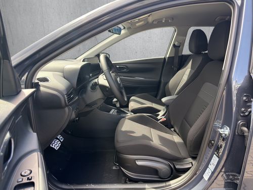 https://csb-strapi-files.fsn1.your-objectstorage.com/inventory-cars/images/9421c6283cc15eb890be44d89c4d46c13a7cb3e6/10_500_6604.jpg