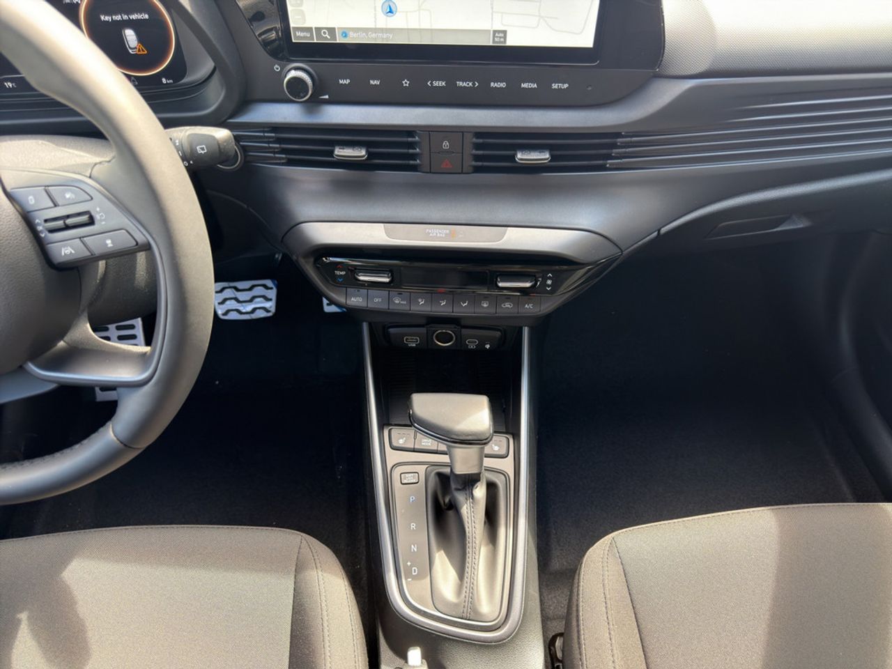 https://csb-strapi-files.fsn1.your-objectstorage.com/inventory-cars/images/9421c6283cc15eb890be44d89c4d46c13a7cb3e6/15_1280_7621.jpg