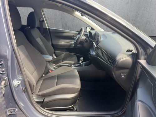 https://csb-strapi-files.fsn1.your-objectstorage.com/inventory-cars/images/9421c6283cc15eb890be44d89c4d46c13a7cb3e6/18_500_9048.jpg