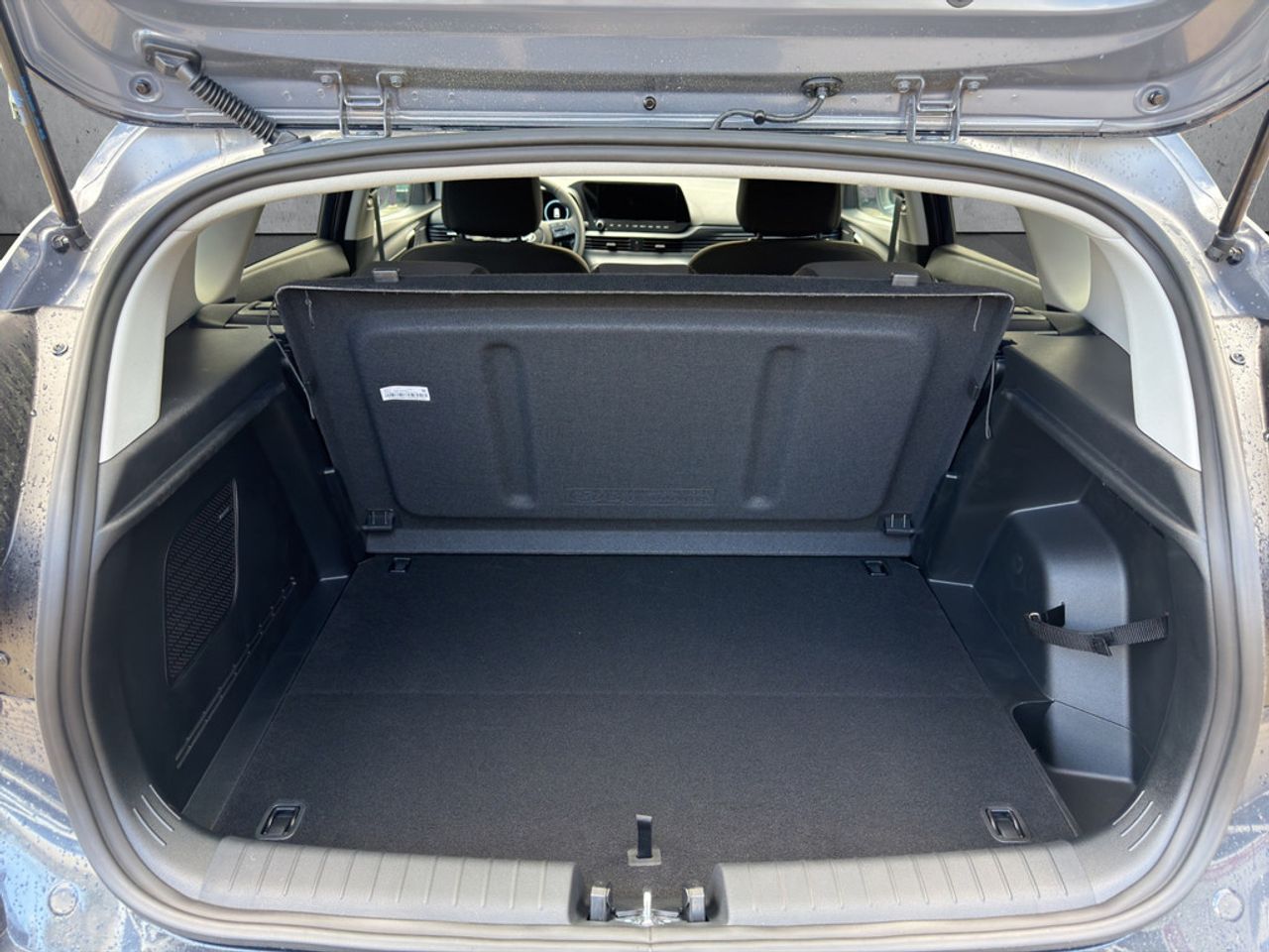 https://csb-strapi-files.fsn1.your-objectstorage.com/inventory-cars/images/9421c6283cc15eb890be44d89c4d46c13a7cb3e6/5_1280_7604.jpg