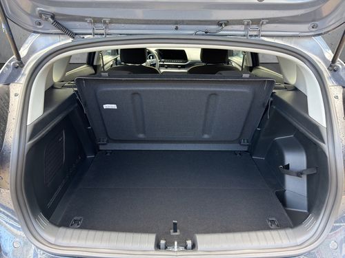 https://csb-strapi-files.fsn1.your-objectstorage.com/inventory-cars/images/9421c6283cc15eb890be44d89c4d46c13a7cb3e6/5_500_3847.jpg