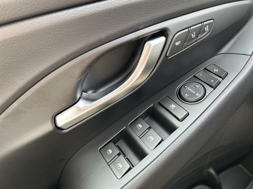 https://csb-strapi-files.fsn1.your-objectstorage.com/inventory-cars/images/94f8985f00a789cd656a32c9b1dc113fb4881153/13_500_7156.jpg