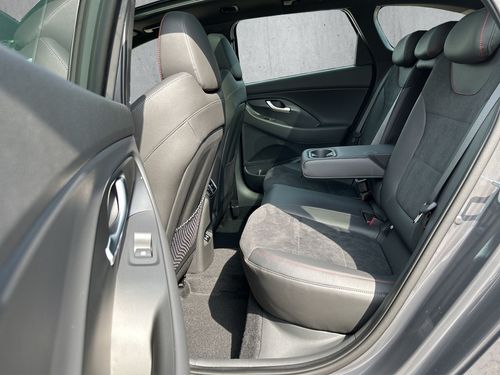 https://csb-strapi-files.fsn1.your-objectstorage.com/inventory-cars/images/94f8985f00a789cd656a32c9b1dc113fb4881153/14_500_7830.jpg