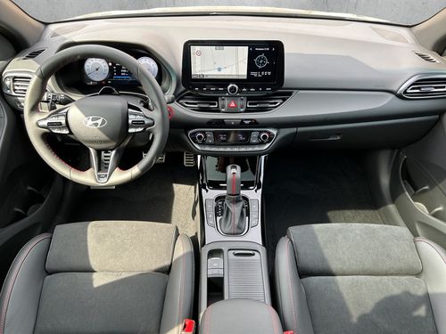 https://csb-strapi-files.fsn1.your-objectstorage.com/inventory-cars/images/94f8985f00a789cd656a32c9b1dc113fb4881153/15_500_1033.jpg