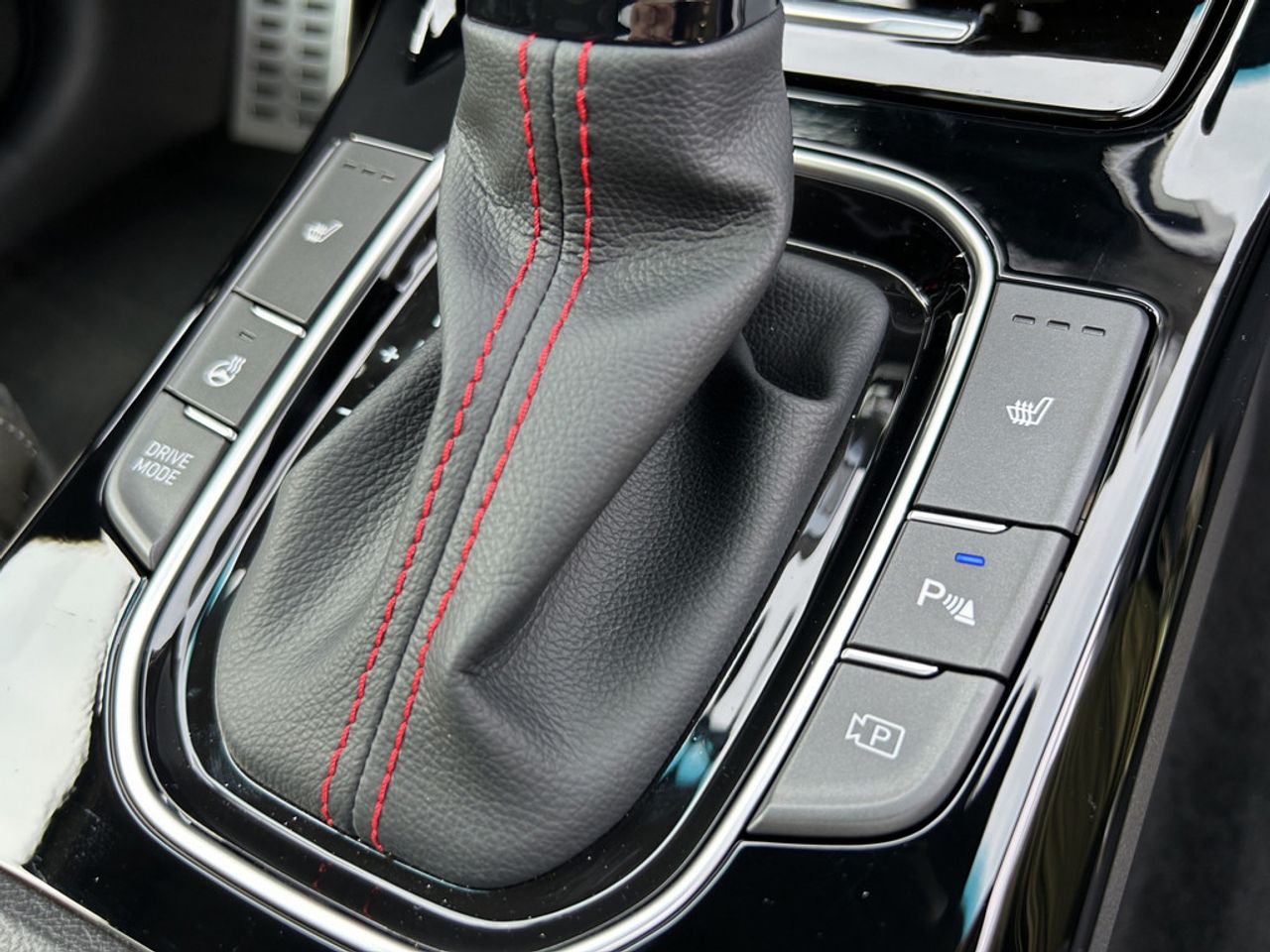 https://csb-strapi-files.fsn1.your-objectstorage.com/inventory-cars/images/94f8985f00a789cd656a32c9b1dc113fb4881153/20_1280_6578.jpg