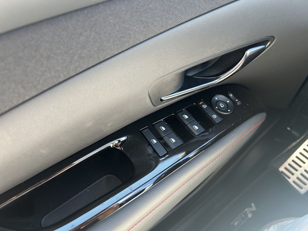 https://csb-strapi-files.fsn1.your-objectstorage.com/inventory-cars/images/957351d3ed3c71cd947b8c005e2520aa6e7f92fb/13_1280_2178.jpg