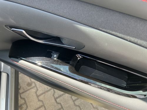 https://csb-strapi-files.fsn1.your-objectstorage.com/inventory-cars/images/957351d3ed3c71cd947b8c005e2520aa6e7f92fb/21_500_6134.jpg