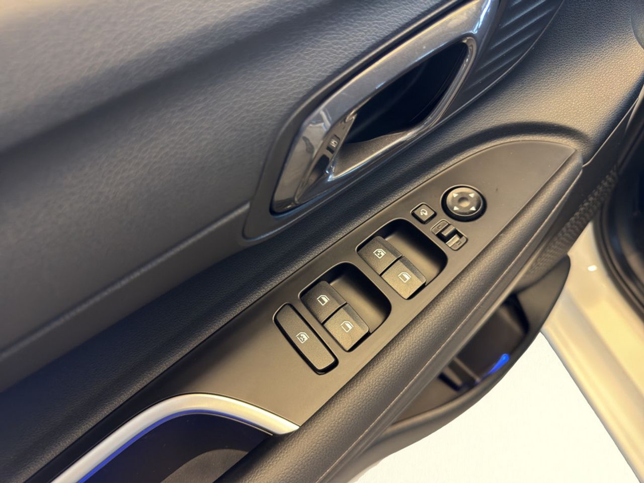 https://csb-strapi-files.fsn1.your-objectstorage.com/inventory-cars/images/9576c62596291c4b938be4b111fc0916091df0ff/11_1280_6589.jpg
