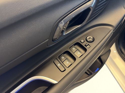 https://csb-strapi-files.fsn1.your-objectstorage.com/inventory-cars/images/9576c62596291c4b938be4b111fc0916091df0ff/11_500_2216.jpg