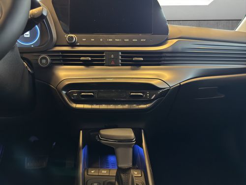 https://csb-strapi-files.fsn1.your-objectstorage.com/inventory-cars/images/9576c62596291c4b938be4b111fc0916091df0ff/17_500_3289.jpg