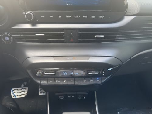 https://csb-strapi-files.fsn1.your-objectstorage.com/inventory-cars/images/9578239447794475373feb6b0d3367030a7ac4e9/12_500_3719.jpg