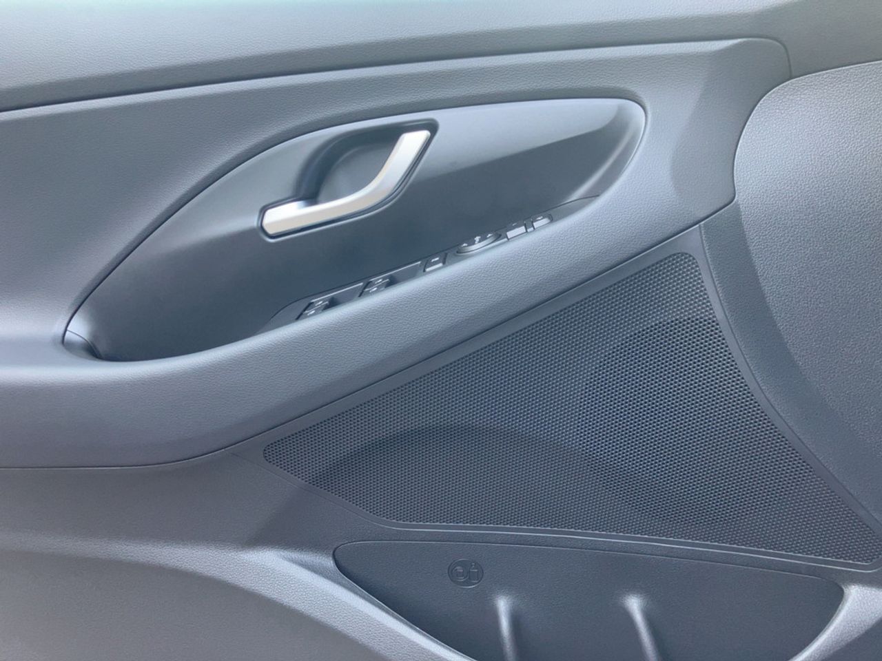 https://csb-strapi-files.fsn1.your-objectstorage.com/inventory-cars/images/95883e53d8d073cbb896ab019a82de7495d0605b/13_1280_7997.jpg