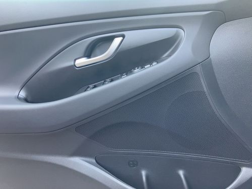 https://csb-strapi-files.fsn1.your-objectstorage.com/inventory-cars/images/95883e53d8d073cbb896ab019a82de7495d0605b/13_500_1811.jpg