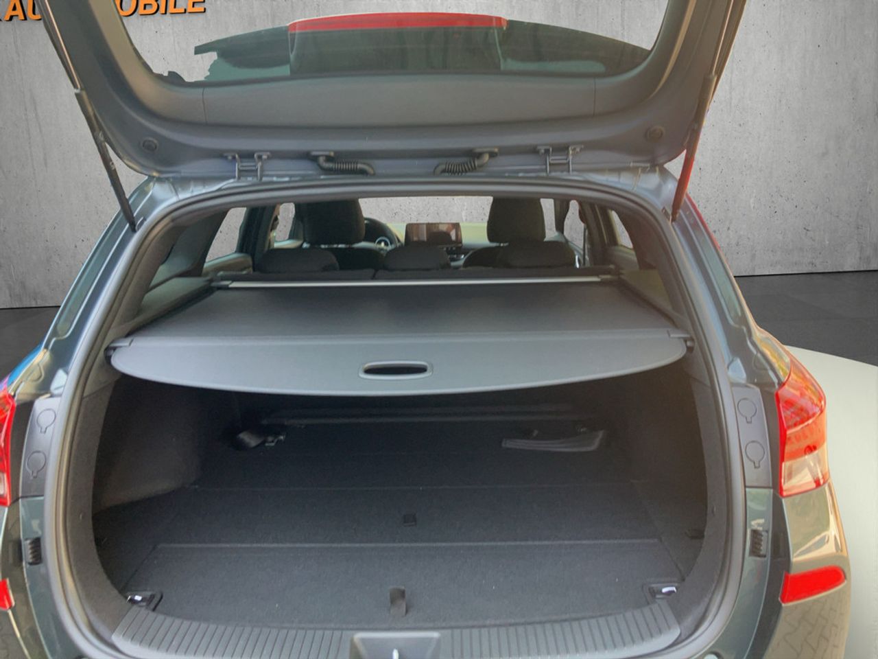 https://csb-strapi-files.fsn1.your-objectstorage.com/inventory-cars/images/95883e53d8d073cbb896ab019a82de7495d0605b/18_1280_2266.jpg