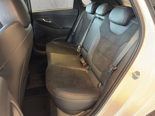 https://csb-strapi-files.fsn1.your-objectstorage.com/inventory-cars/images/9923b167181ca3be43d3f42cbc60691c2d3fd7e1/13_500_7834.jpg