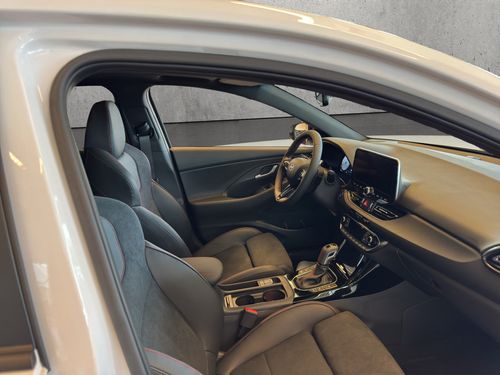 https://csb-strapi-files.fsn1.your-objectstorage.com/inventory-cars/images/9923b167181ca3be43d3f42cbc60691c2d3fd7e1/14_500_7792.jpg