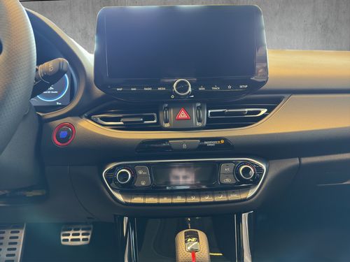 https://csb-strapi-files.fsn1.your-objectstorage.com/inventory-cars/images/9923b167181ca3be43d3f42cbc60691c2d3fd7e1/16_500_1460.jpg