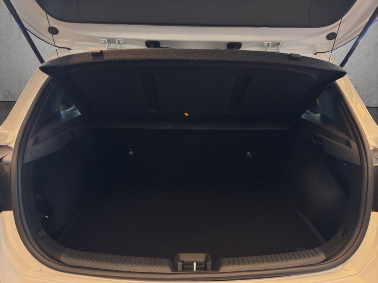 https://csb-strapi-files.fsn1.your-objectstorage.com/inventory-cars/images/9923b167181ca3be43d3f42cbc60691c2d3fd7e1/5_1280_4880.jpg