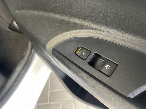 https://csb-strapi-files.fsn1.your-objectstorage.com/inventory-cars/images/99e2c1a4aa46ff74e7f18b319bbaa2b54e116145/17_500_4050.jpg