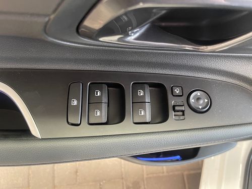 https://csb-strapi-files.fsn1.your-objectstorage.com/inventory-cars/images/99e2c1a4aa46ff74e7f18b319bbaa2b54e116145/20_500_3229.jpg