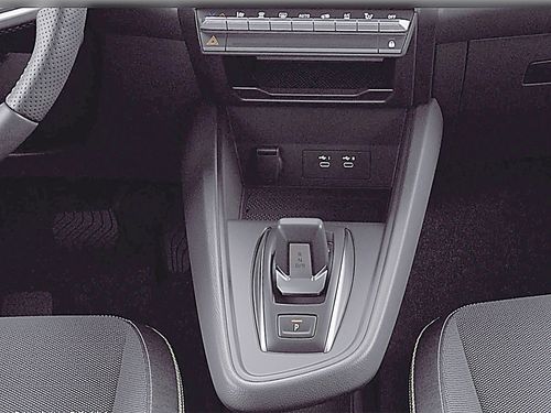 https://csb-strapi-files.fsn1.your-objectstorage.com/inventory-cars/images/9a1c832f0cc25933faefbd3f90494d94604be1fe/11_500_5781.jpg