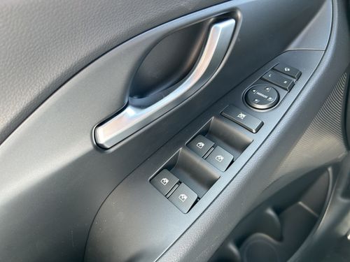 https://csb-strapi-files.fsn1.your-objectstorage.com/inventory-cars/images/9b5c225e00f48fbfc4e792b616866ffecb6313bc/13_500_4325.jpg