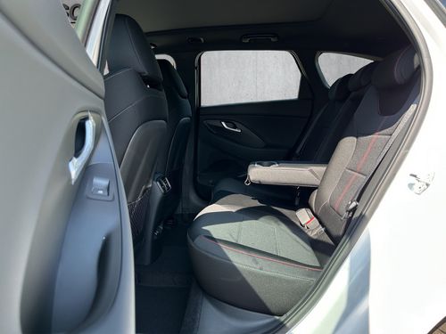 https://csb-strapi-files.fsn1.your-objectstorage.com/inventory-cars/images/9b5c225e00f48fbfc4e792b616866ffecb6313bc/15_500_9996.jpg