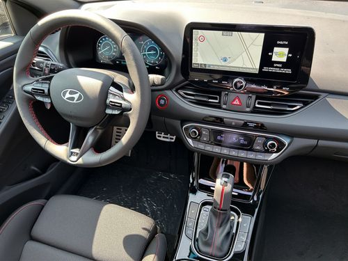 https://csb-strapi-files.fsn1.your-objectstorage.com/inventory-cars/images/9b5c225e00f48fbfc4e792b616866ffecb6313bc/17_500_4924.jpg