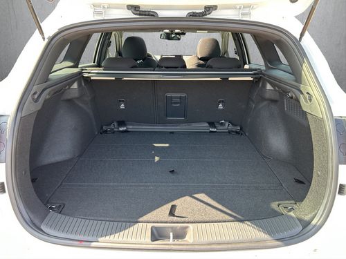 https://csb-strapi-files.fsn1.your-objectstorage.com/inventory-cars/images/9b5c225e00f48fbfc4e792b616866ffecb6313bc/18_500_8003.jpg