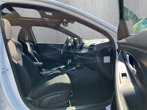 https://csb-strapi-files.fsn1.your-objectstorage.com/inventory-cars/images/9b5c225e00f48fbfc4e792b616866ffecb6313bc/20_500_5119.jpg