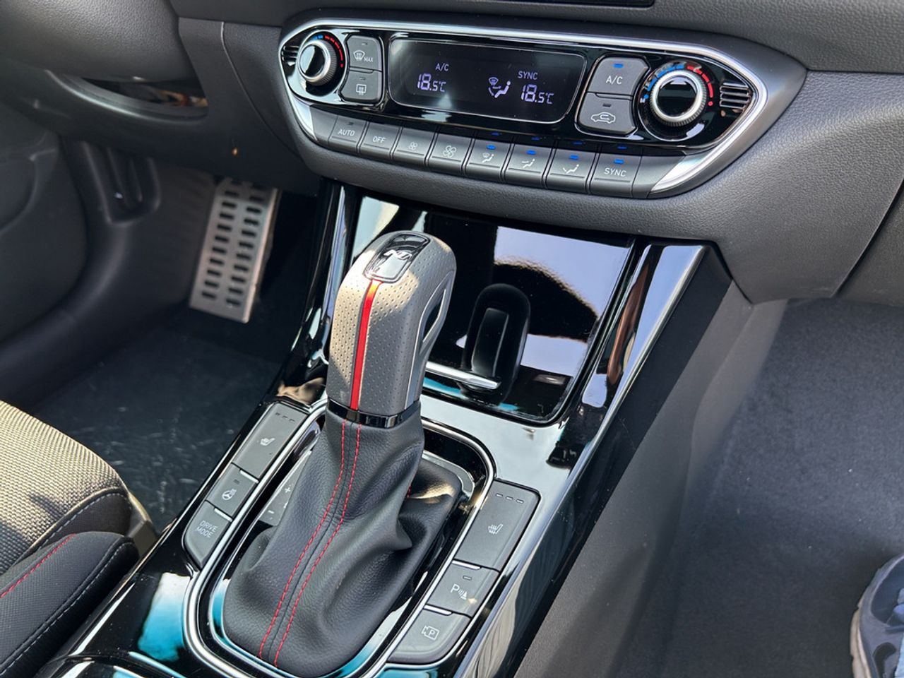 https://csb-strapi-files.fsn1.your-objectstorage.com/inventory-cars/images/9b5c225e00f48fbfc4e792b616866ffecb6313bc/21_1280_4508.jpg