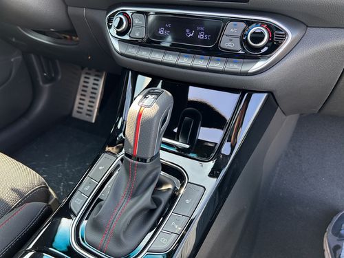 https://csb-strapi-files.fsn1.your-objectstorage.com/inventory-cars/images/9b5c225e00f48fbfc4e792b616866ffecb6313bc/21_500_8173.jpg