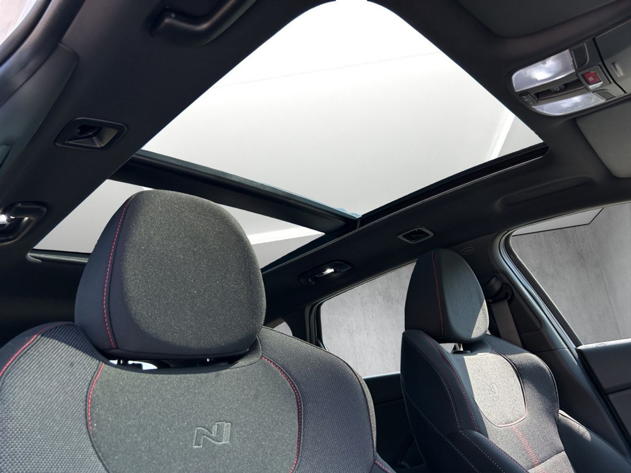 https://csb-strapi-files.fsn1.your-objectstorage.com/inventory-cars/images/9b5c225e00f48fbfc4e792b616866ffecb6313bc/22_1280_6857.jpg