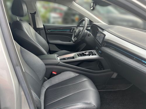 https://csb-strapi-files.fsn1.your-objectstorage.com/inventory-cars/images/9b6346560beeea6a07c363d062d6e1ccfee39fbe/12_500_4485.jpg