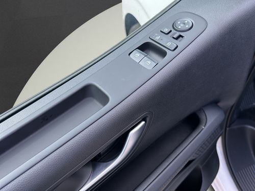 https://csb-strapi-files.fsn1.your-objectstorage.com/inventory-cars/images/9b8d068878967a756ef143902001ae34265195c4/13_500_7357.jpg