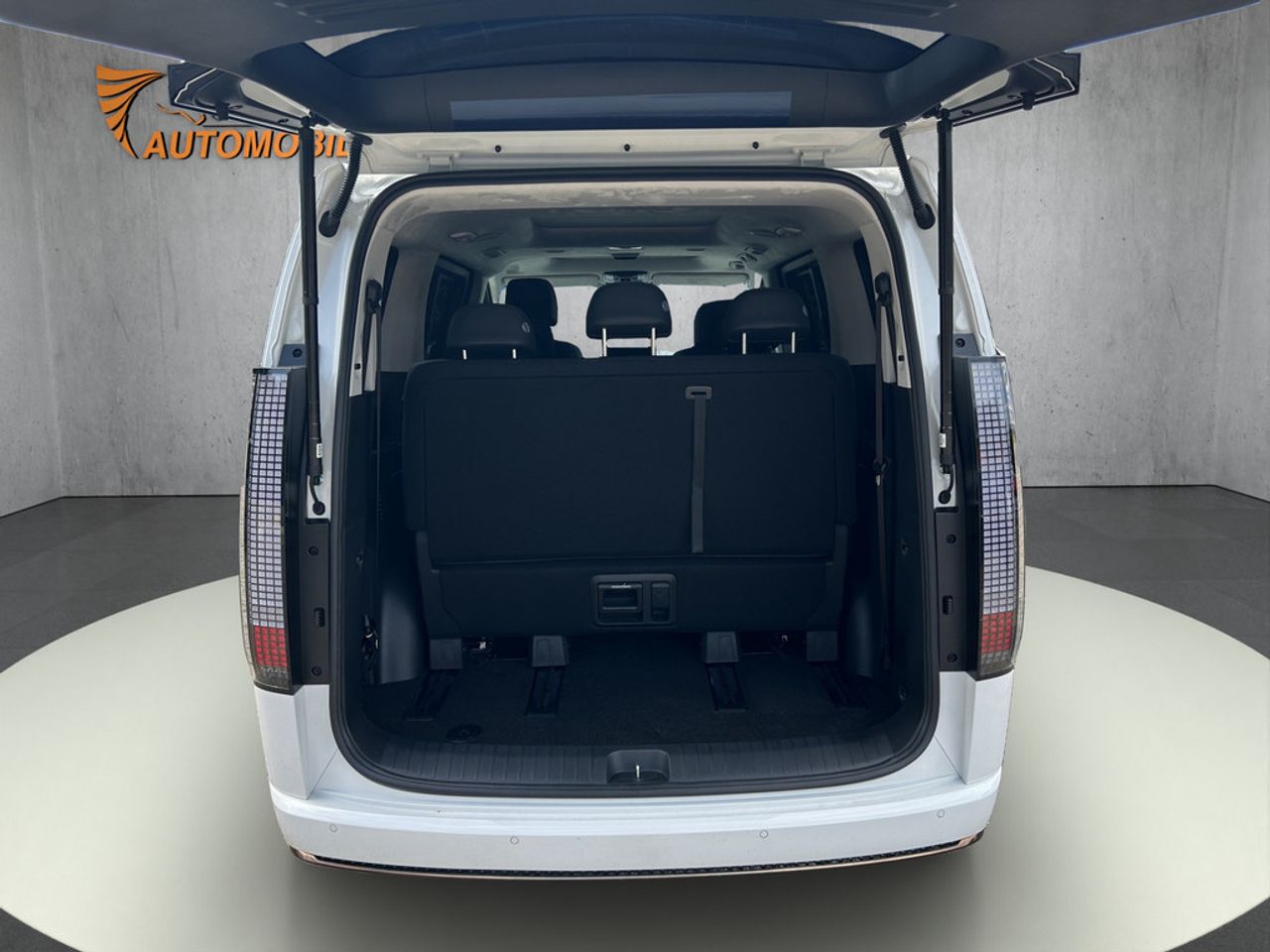 https://csb-strapi-files.fsn1.your-objectstorage.com/inventory-cars/images/9b8d068878967a756ef143902001ae34265195c4/18_1280_5084.jpg