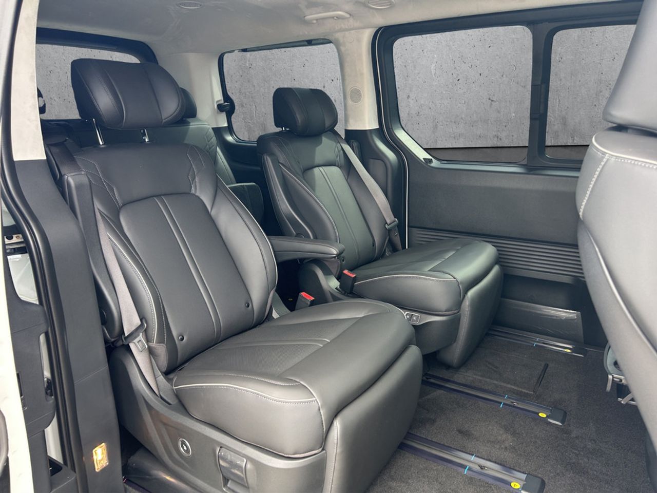 https://csb-strapi-files.fsn1.your-objectstorage.com/inventory-cars/images/9b8d068878967a756ef143902001ae34265195c4/19_1280_1878.jpg